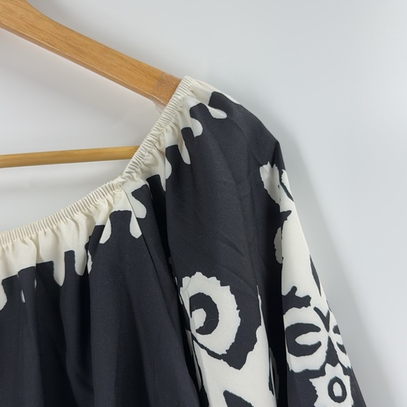 Dramatic butterfly sleeve relaxed fit black and white print top large - Picture 6 of 12